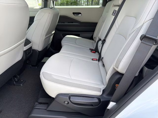 2026 Everest White Pearl Tricoat Nissan Pathfinder SL 4X4 SUV