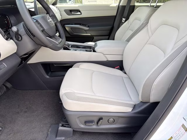 2026 Everest White Pearl Tricoat Nissan Pathfinder SL 4X4 SUV