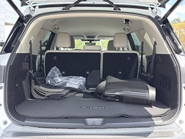 2026 Everest White Pearl Tricoat Nissan Pathfinder SL 4X4 SUV