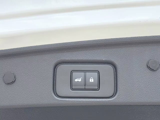 2026 Everest White Pearl Tricoat Nissan Pathfinder SL 4X4 SUV