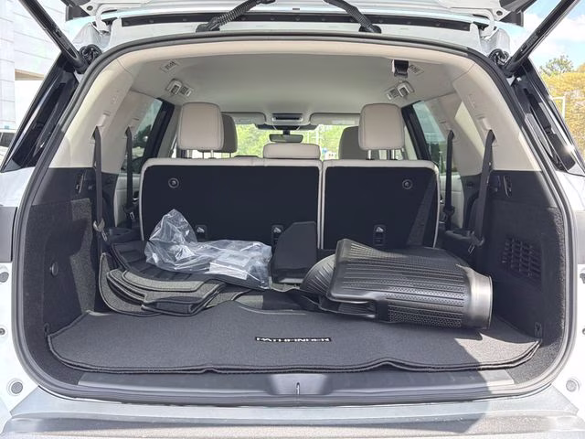 2026 Everest White Pearl Tricoat Nissan Pathfinder SL 4X4 SUV