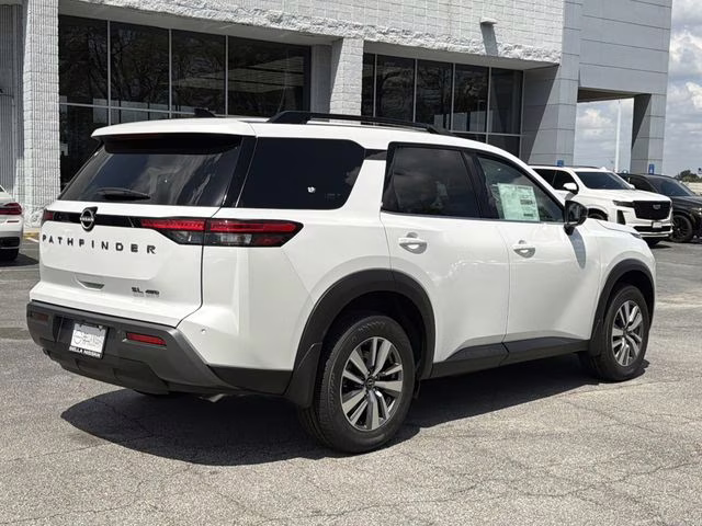 2026 Everest White Pearl Tricoat Nissan Pathfinder SL 4X4 SUV