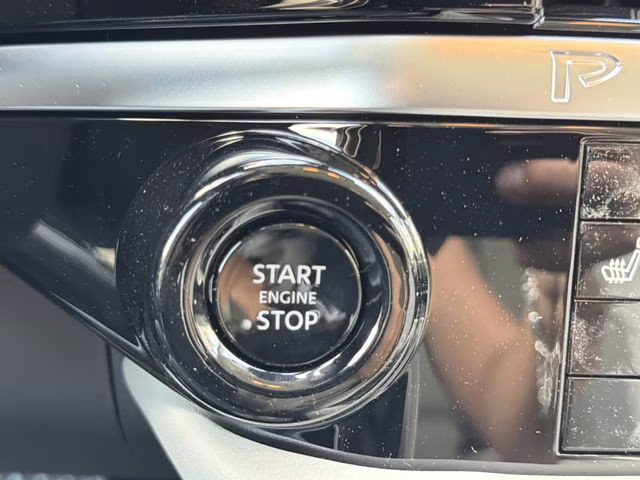 2026 Everest White Pearl Tricoat Nissan Pathfinder SL 4X4 SUV