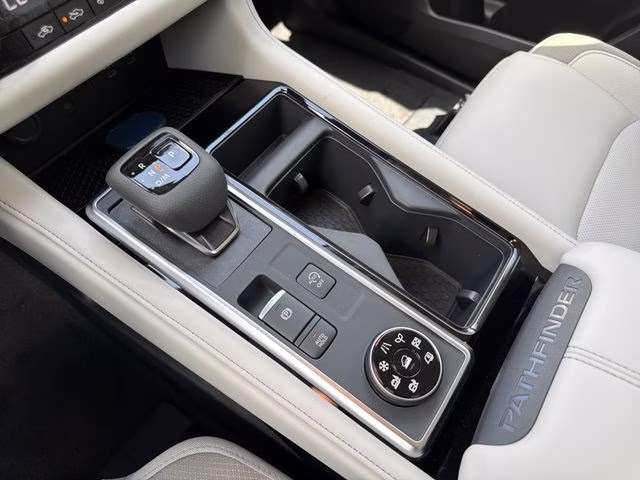 2026 Everest White Pearl Tricoat Nissan Pathfinder SL 4X4 SUV