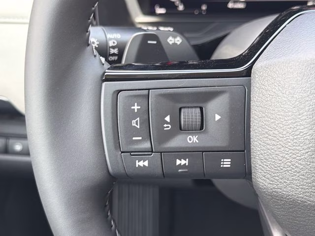 2026 Everest White Pearl Tricoat Nissan Pathfinder SL 4X4 SUV