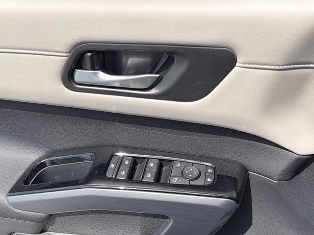 2026 Everest White Pearl Tricoat Nissan Pathfinder SL 4X4 SUV