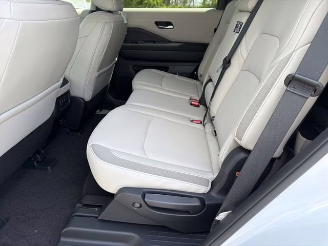 2026 Everest White Pearl Tricoat Nissan Pathfinder SL 4X4 SUV