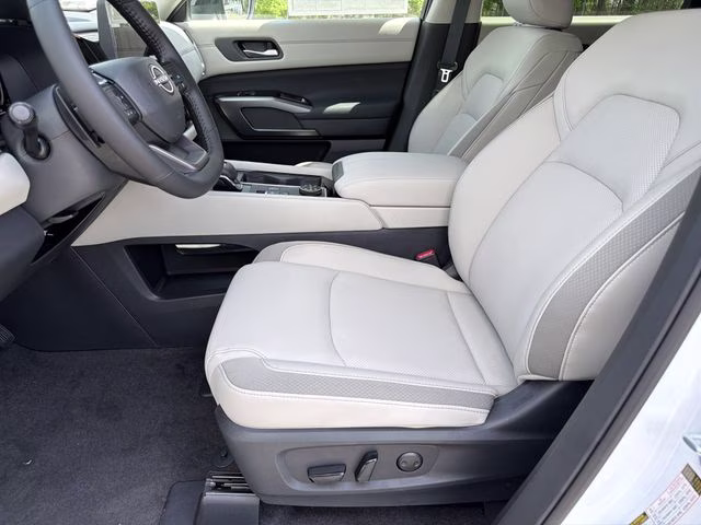 2026 Everest White Pearl Tricoat Nissan Pathfinder SL 4X4 SUV