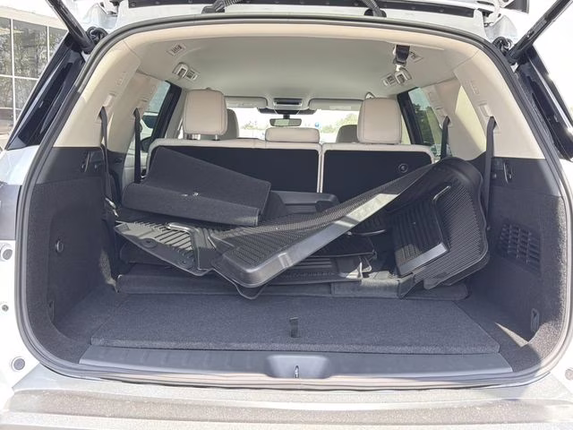 2026 Everest White Pearl Tricoat Nissan Pathfinder SL 4X4 SUV