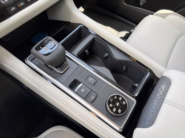 2026 Everest White Pearl Tricoat Nissan Pathfinder SL 4X4 SUV