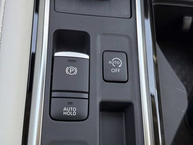 2026 Everest White Pearl Tricoat Nissan Pathfinder SL FWD SUV