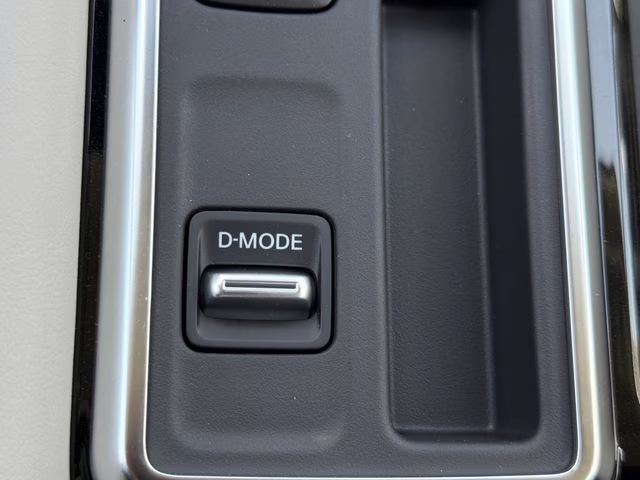 2026 Everest White Pearl Tricoat Nissan Pathfinder SL FWD SUV