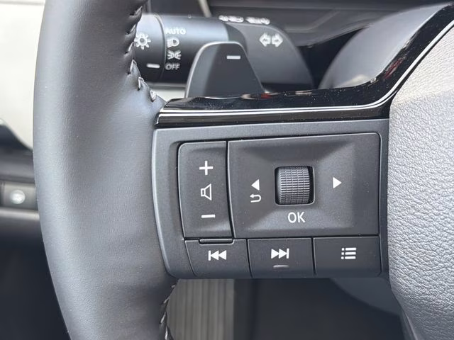 2026 Everest White Pearl Tricoat Nissan Pathfinder SL FWD SUV