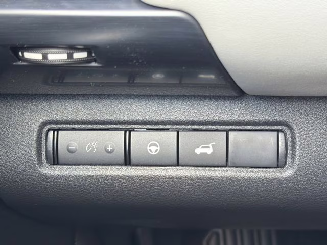 2026 Everest White Pearl Tricoat Nissan Pathfinder SL FWD SUV