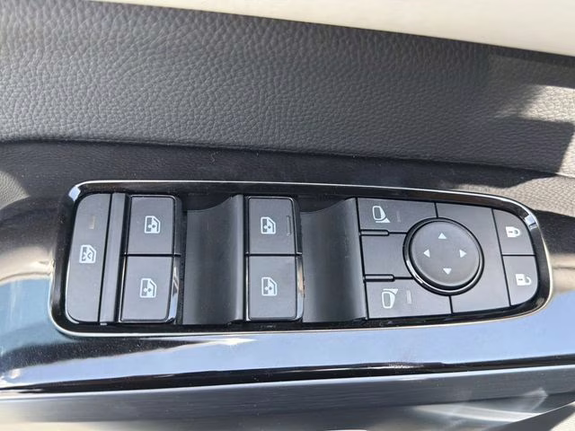 2026 Everest White Pearl Tricoat Nissan Pathfinder SL FWD SUV