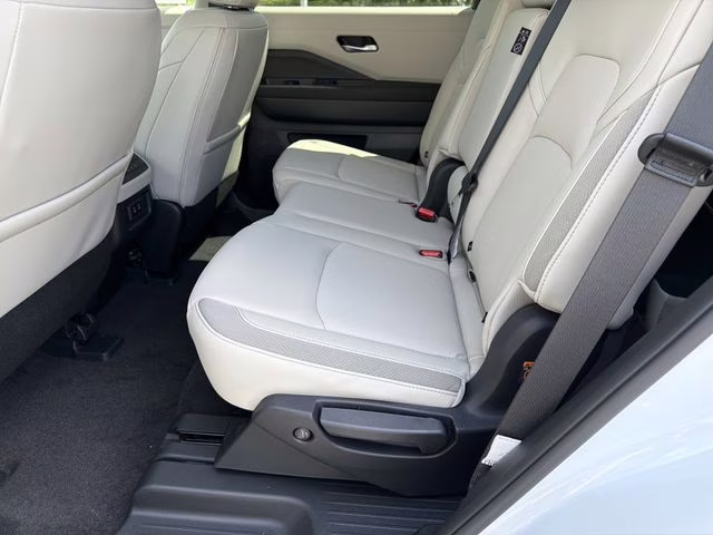 2026 Everest White Pearl Tricoat Nissan Pathfinder SL FWD SUV