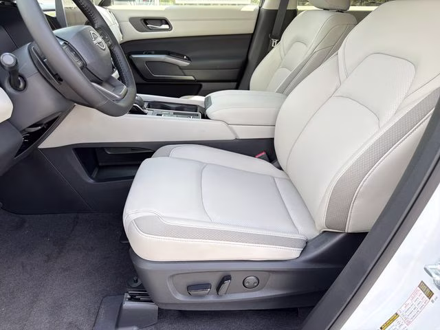 2026 Everest White Pearl Tricoat Nissan Pathfinder SL FWD SUV