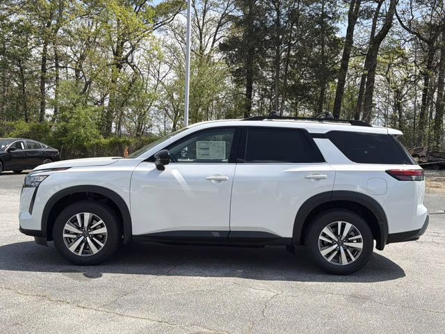 2026 Everest White Pearl Tricoat Nissan Pathfinder SL FWD SUV