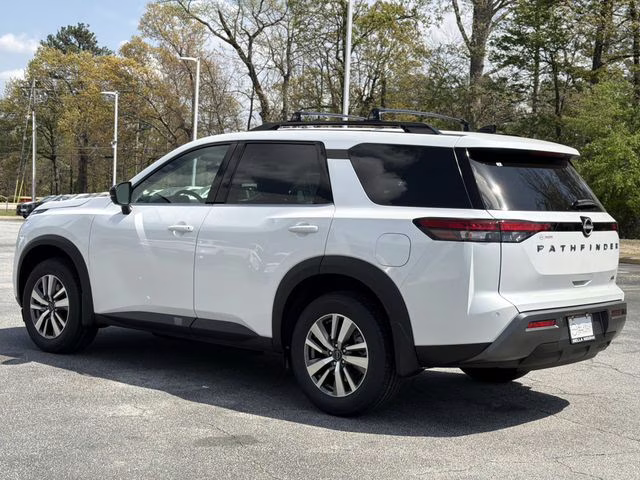 2026 Everest White Pearl Tricoat Nissan Pathfinder SL FWD SUV
