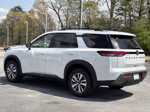 2026 Everest White Pearl Tricoat Nissan Pathfinder SL FWD SUV