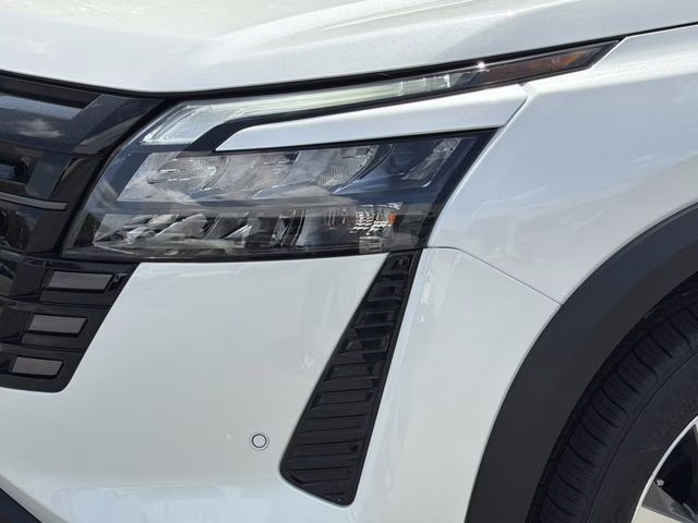 2026 Everest White Pearl Tricoat Nissan Pathfinder SL FWD SUV