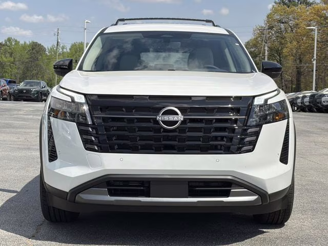 2026 Everest White Pearl Tricoat Nissan Pathfinder SL FWD SUV