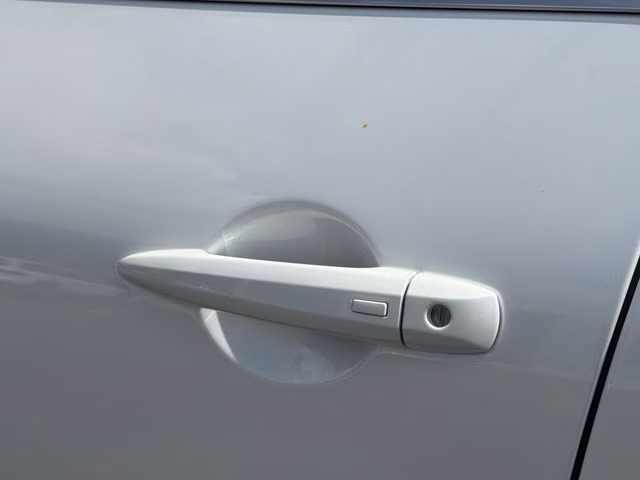 2026 Everest White Pearl Tricoat Nissan Pathfinder SL FWD SUV