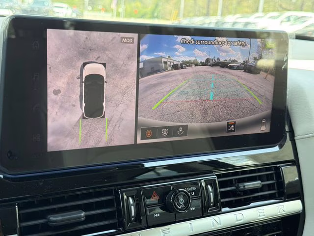 2026 Everest White Pearl Tricoat Nissan Pathfinder SL FWD SUV