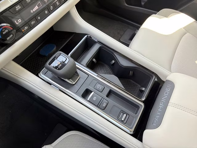 2026 Everest White Pearl Tricoat Nissan Pathfinder SL FWD SUV