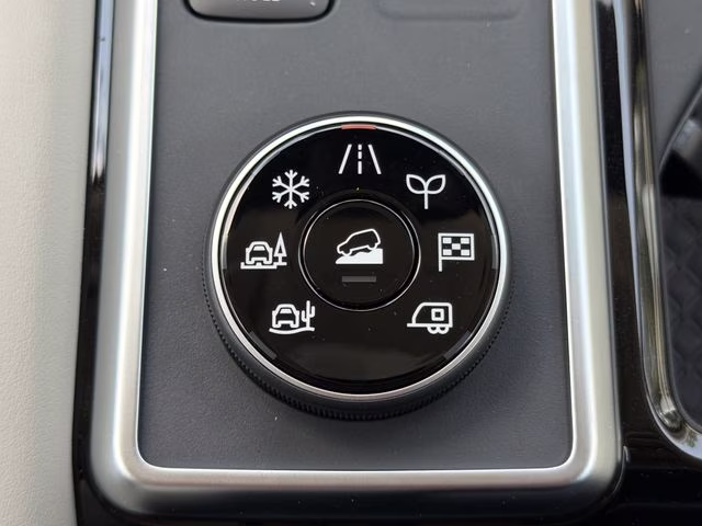 2026 Everest White Pearl Tricoat Nissan Pathfinder SL 4X4 SUV