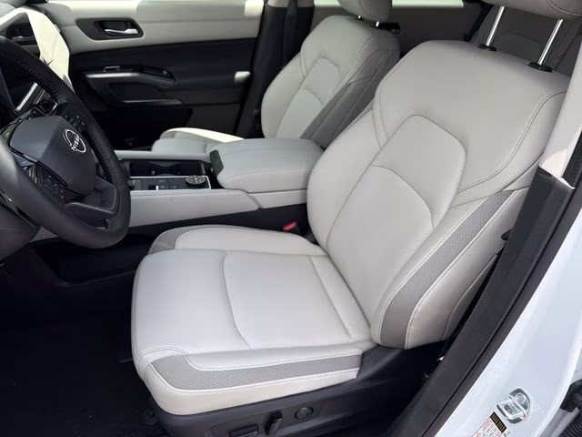 2026 Everest White Pearl Tricoat Nissan Pathfinder SL 4X4 SUV