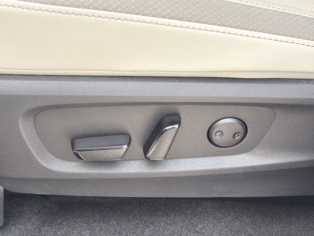 2026 Everest White Pearl Tricoat Nissan Pathfinder SL 4X4 SUV