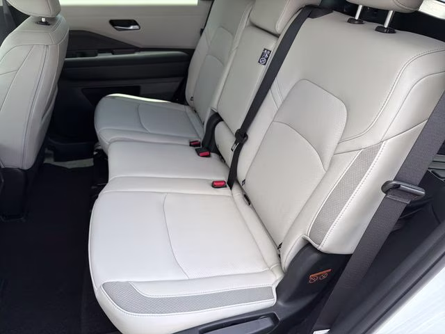 2026 Everest White Pearl Tricoat Nissan Pathfinder SL 4X4 SUV