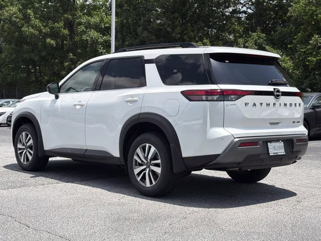 2026 Everest White Pearl Tricoat Nissan Pathfinder SL 4X4 SUV
