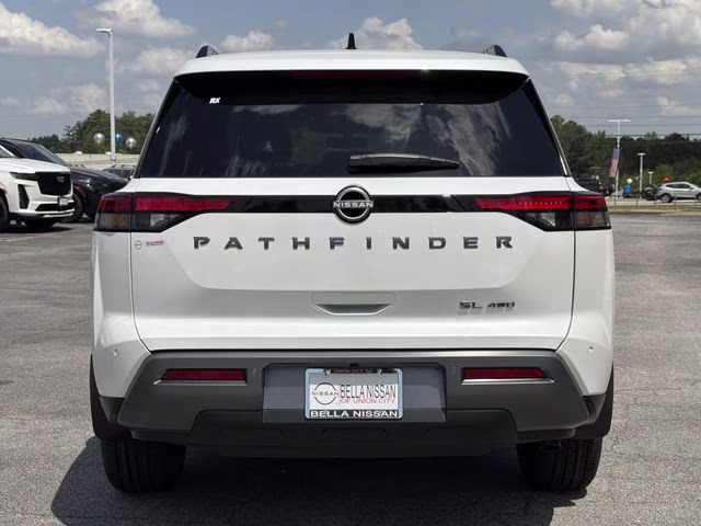 2026 Everest White Pearl Tricoat Nissan Pathfinder SL 4X4 SUV