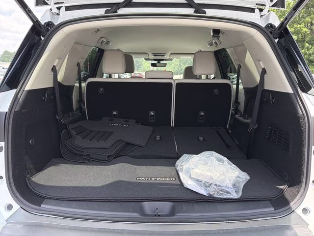 2026 Everest White Pearl Tricoat Nissan Pathfinder SL 4X4 SUV