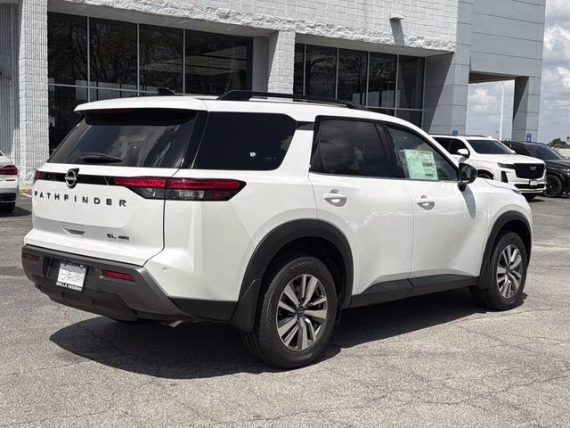 2026 Everest White Pearl Tricoat Nissan Pathfinder SL 4X4 SUV