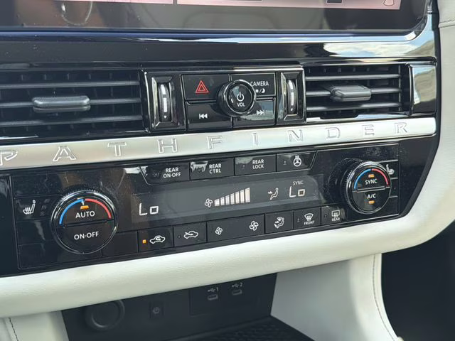 2026 Everest White Pearl Tricoat Nissan Pathfinder SL 4X4 SUV