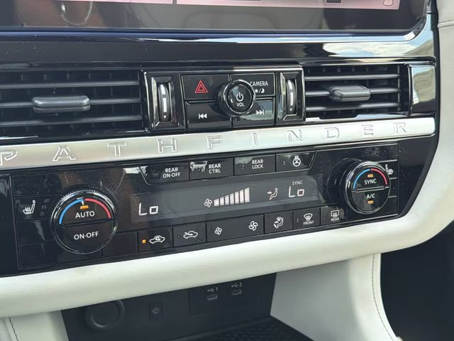 2026 Everest White Pearl Tricoat Nissan Pathfinder SL 4X4 SUV