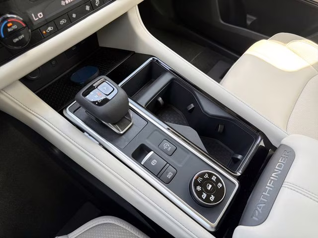 2026 Everest White Pearl Tricoat Nissan Pathfinder SL 4X4 SUV