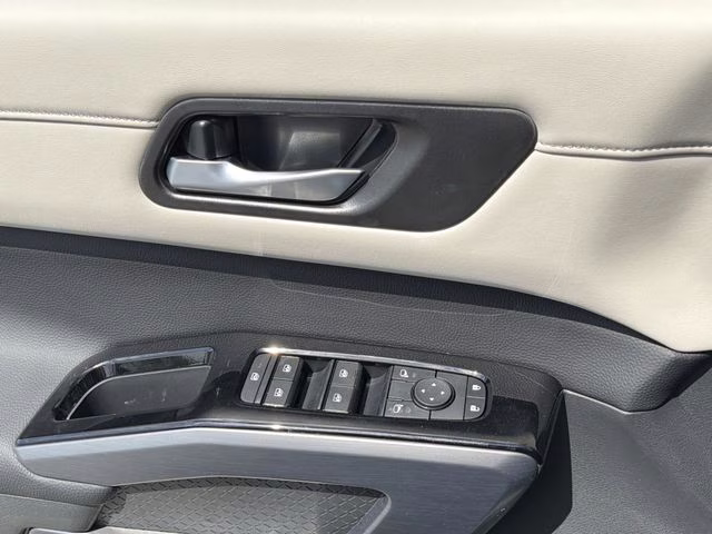 2026 Everest White Pearl Tricoat Nissan Pathfinder SL 4X4 SUV