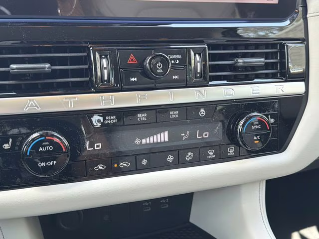 2026 Everest White Pearl Tricoat Nissan Pathfinder SL 4X4 SUV