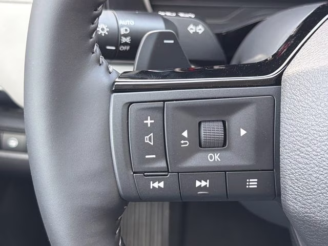 2026 Everest White Pearl Tricoat Nissan Pathfinder SL FWD SUV