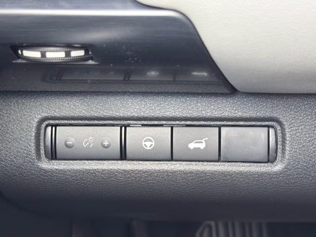 2026 Everest White Pearl Tricoat Nissan Pathfinder SL FWD SUV