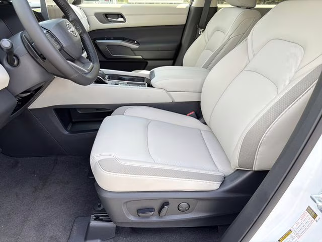 2026 Everest White Pearl Tricoat Nissan Pathfinder SL FWD SUV