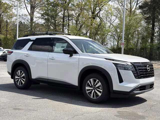 2026 Everest White Pearl Tricoat Nissan Pathfinder SL FWD SUV