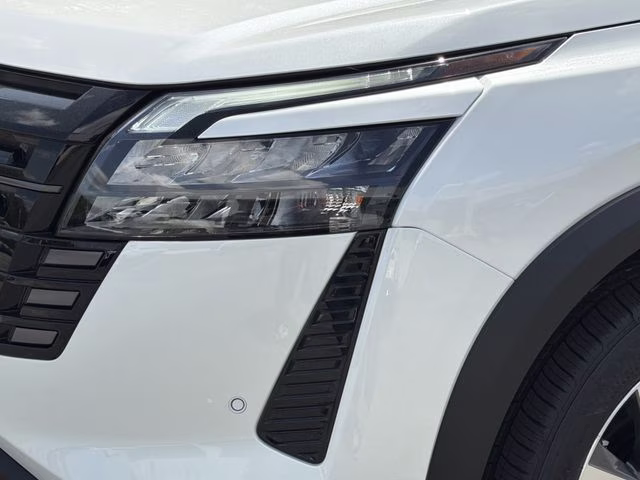 2026 Everest White Pearl Tricoat Nissan Pathfinder SL FWD SUV