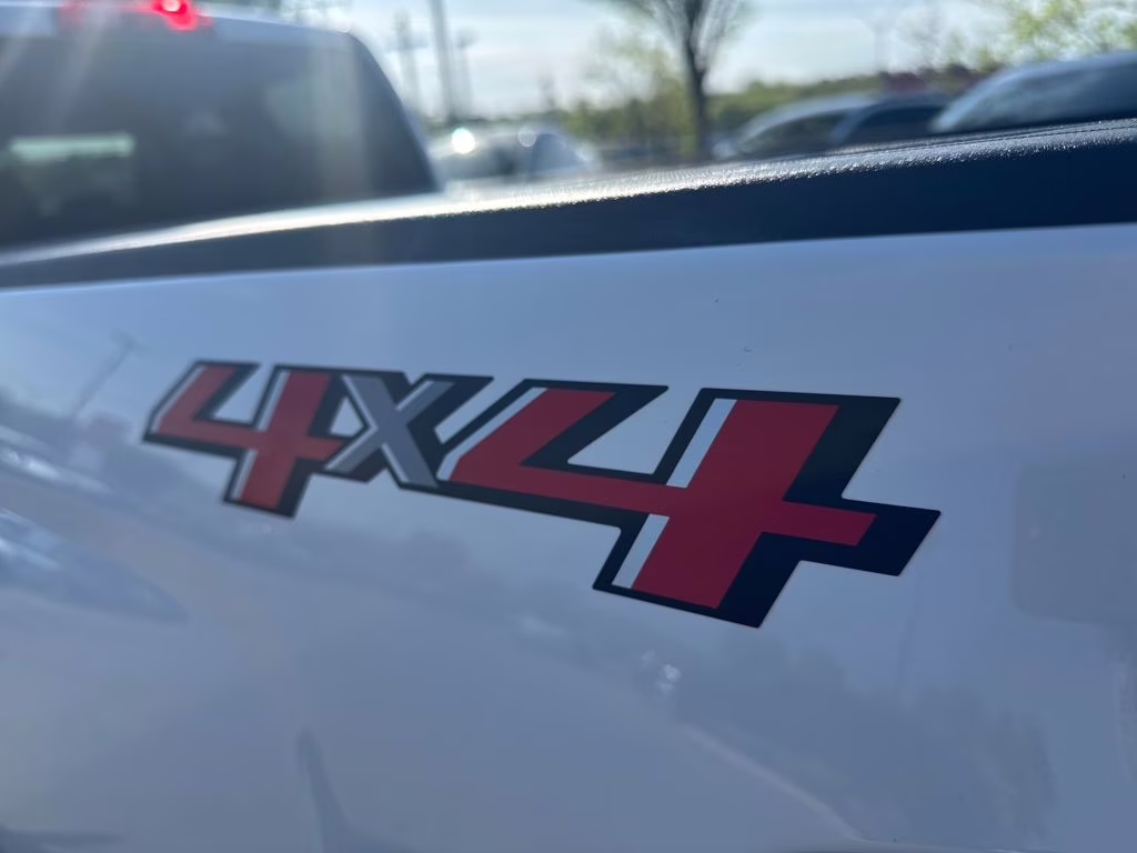 2018 Summit White Chevrolet Silverado 1500 LT 4X4 Truck