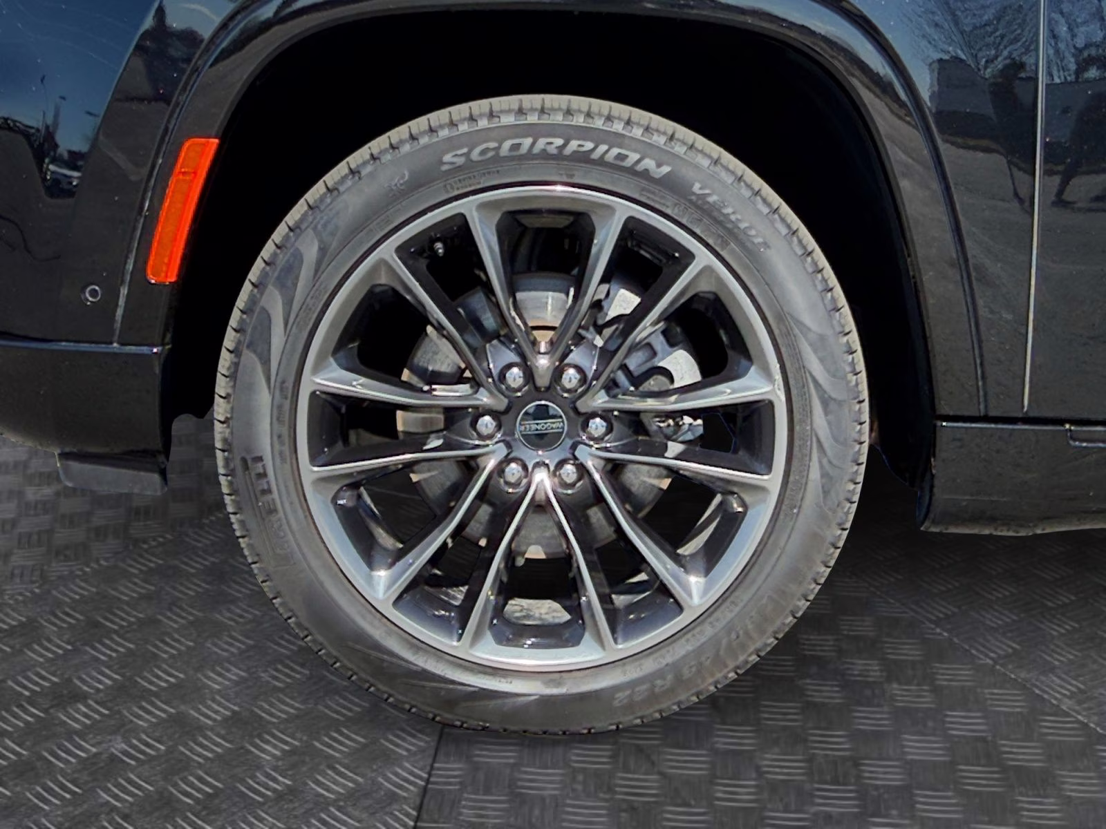 2025 Diamond Black Crystal Pearlcoat Jeep Grand Wagoneer L Series III 4X4 SUV