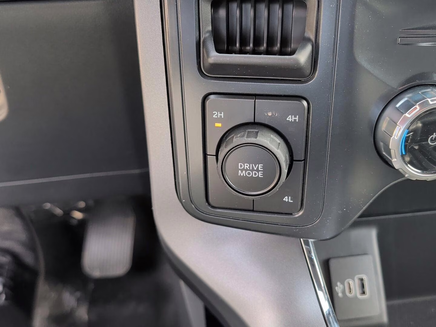 2026 Oxford White Ford F-150 XLT 4X4 Truck